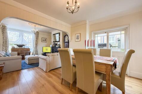 lounge/dining