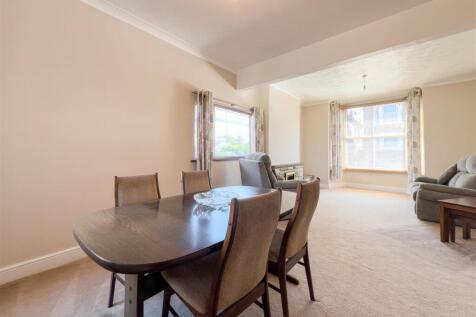 lounge/dining