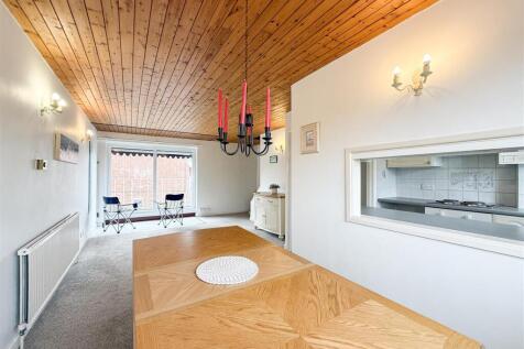 lounge/dining