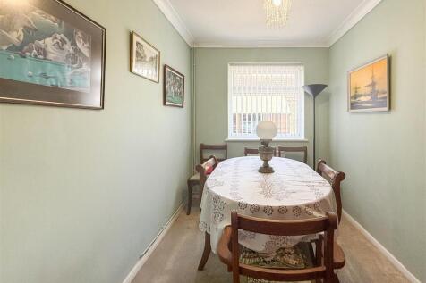 dining room/ bedroom
