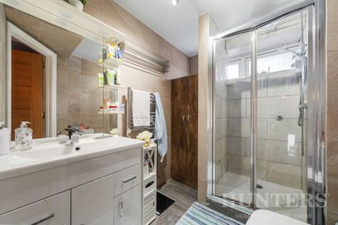 22 Russell Road N15 5LS-9.jpg