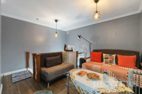 22 Russell Road N15 5LS-5.jpg