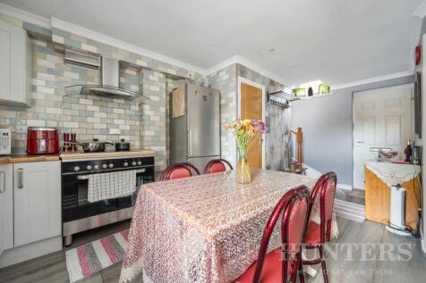 22 Russell Road N15 5LS-11.jpg