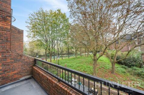 30 Kessock Close N17 9PN-9.jpg