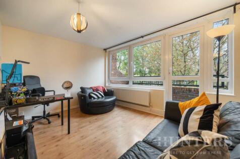 30 Kessock Close N17 9PN-10.jpg