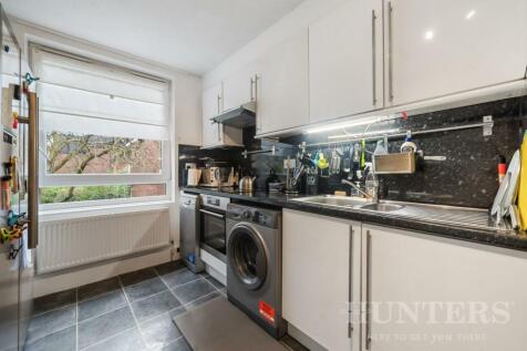 30 Kessock Close N17 9PN-7.jpg