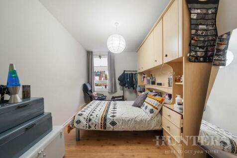 30 Kessock Close N17 9PN-4.jpg