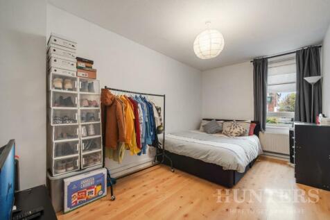 30 Kessock Close N17 9PN-5.jpg
