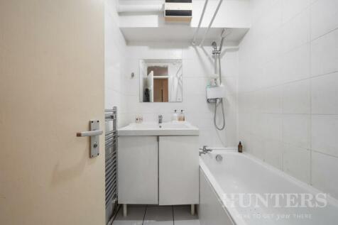 30 Kessock Close N17 9PN-2.jpg