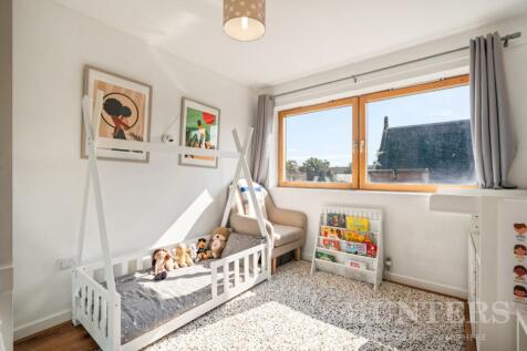 18 Lauriston Apartments N17 6FF-4.jpg