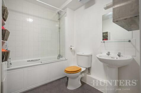 18 Lauriston Apartments N17 6FF-7.jpg