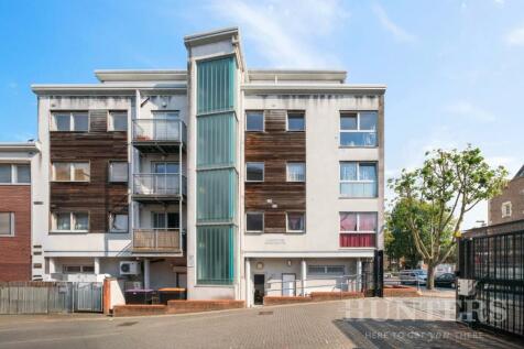 18 Lauriston Apartments N17 6FF-11.jpg