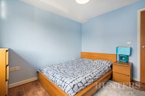 18 Lauriston Apartments N17 6FF-10.jpg