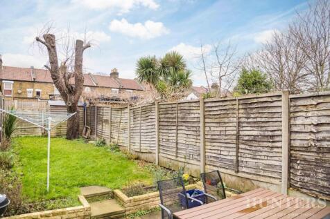 8 Halefield Road N17 9XR-16.jpg