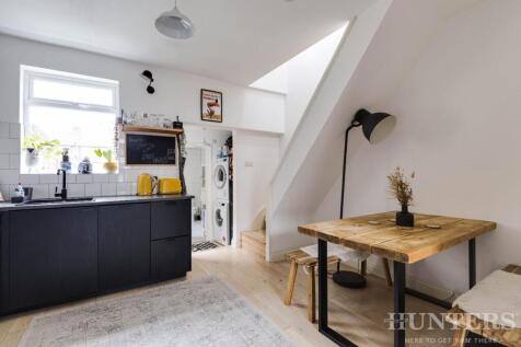 8 Halefield Road N17 9XR-10.jpg