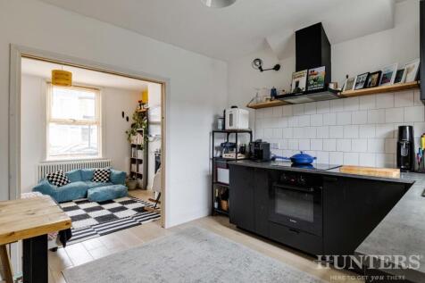 8 Halefield Road N17 9XR-13.jpg