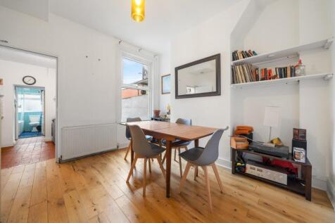 108 Thackeray N17 9EA-No Watermark-4.jpg