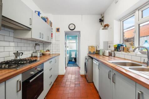 108 Thackeray N17 9EA-No Watermark-6.jpg