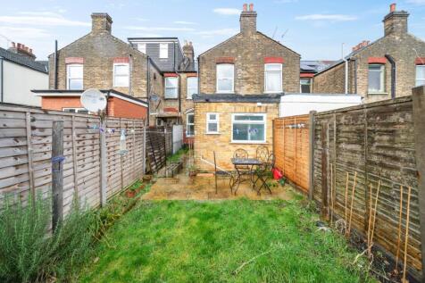 108 Thackeray N17 9EA-No Watermark-11.jpg