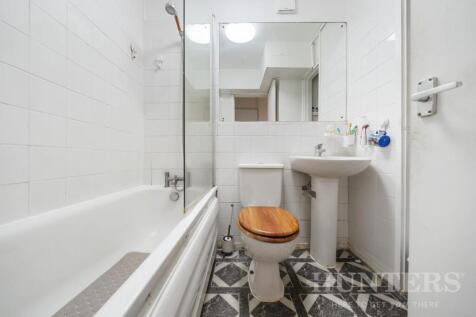 18 Edgecot Grove N15 5HD-6.jpg