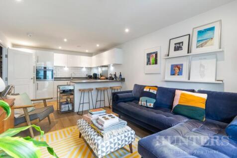 Flat 29, Egret Heights N17 9GJ-5.jpg