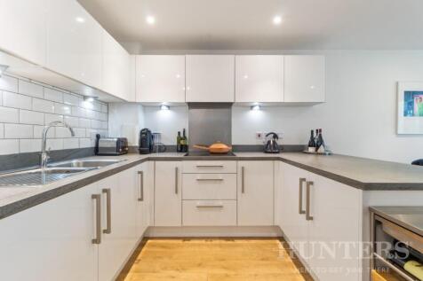 Flat 29, Egret Heights N17 9GJ-8.jpg