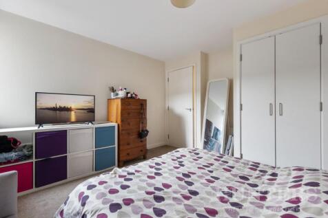 Flat 13, Hollyfield, Pooles Park N4 3FG-3.jpg
