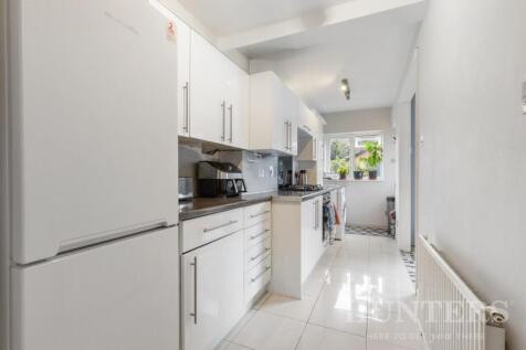 76 Tynemouth Drive EN1 4LT-10 Edited.jpg