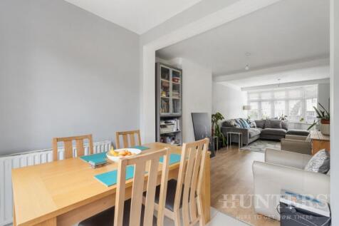76 Tynemouth Drive EN1 4LT-8.jpg