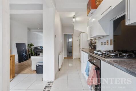76 Tynemouth Drive EN1 4LT-11.jpg