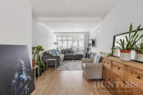 76 Tynemouth Drive EN1 4LT-6.jpg