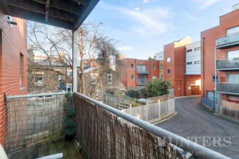 Flat 51, 143 Broad Lane N15 4QH-7.jpg