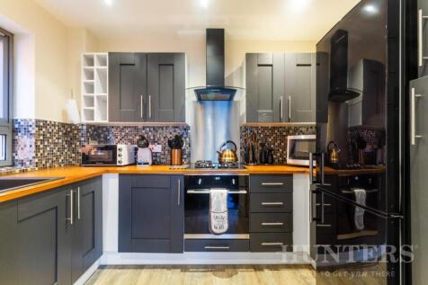 Flat 51, 143 Broad Lane N15 4QH-4.jpg