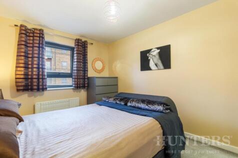 Flat 51, 143 Broad Lane N15 4QH-9.jpg