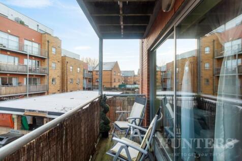 Flat 51, 143 Broad Lane N15 4QH-6.jpg