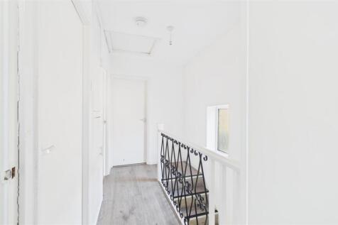 CAM05136G0-PR0034-STILL017.jpg