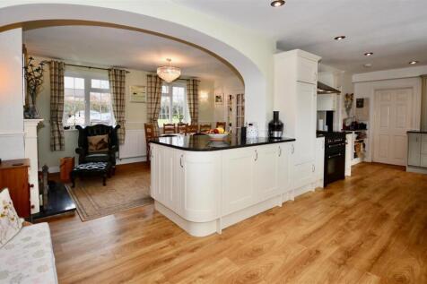 Refitted kitchen/dining