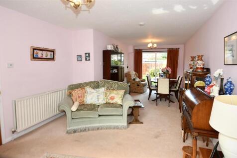 Sitting/dining room
