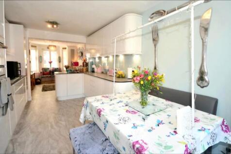 Refitted kitchen/dining