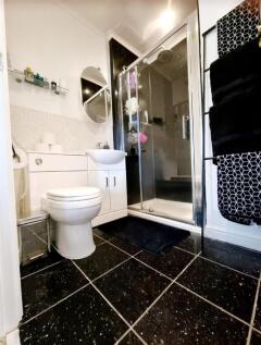Refitted en suite
