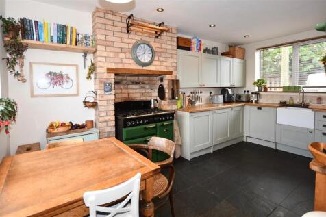 Kitchen / dining