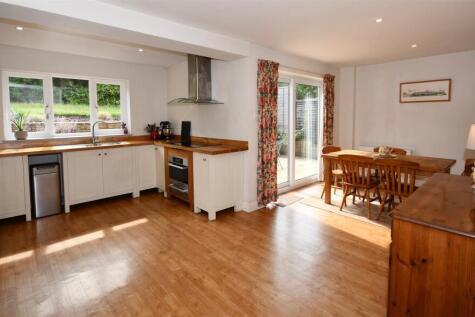 Refitted kitchen/dining