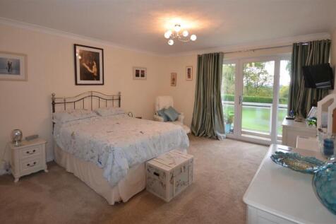 Spacious Bedroom
