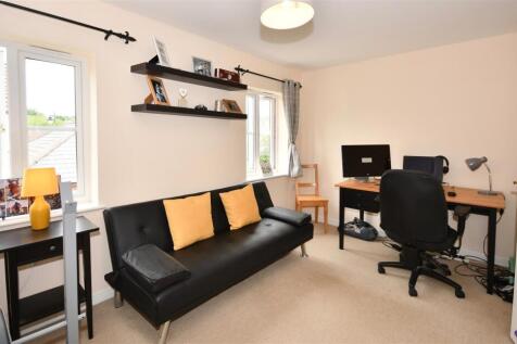 Bedroom 3/study