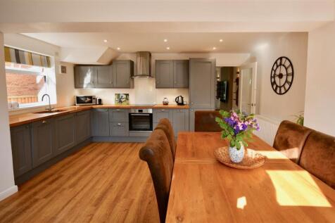 Refitted kitchen/dining room