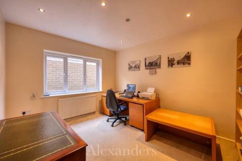 Bedroom/Office