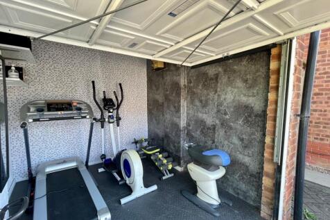 Garage/Gym