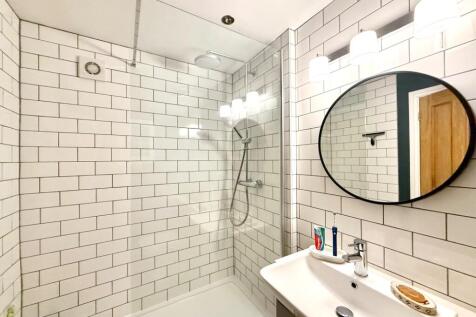 Annexe Shower Room