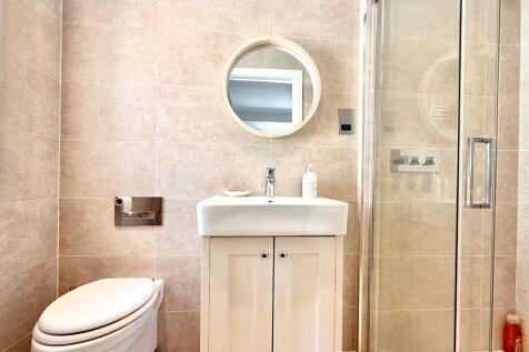 Bed 2 En-suite
