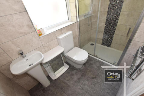 ENSUITE TO MASTER BEDROOM